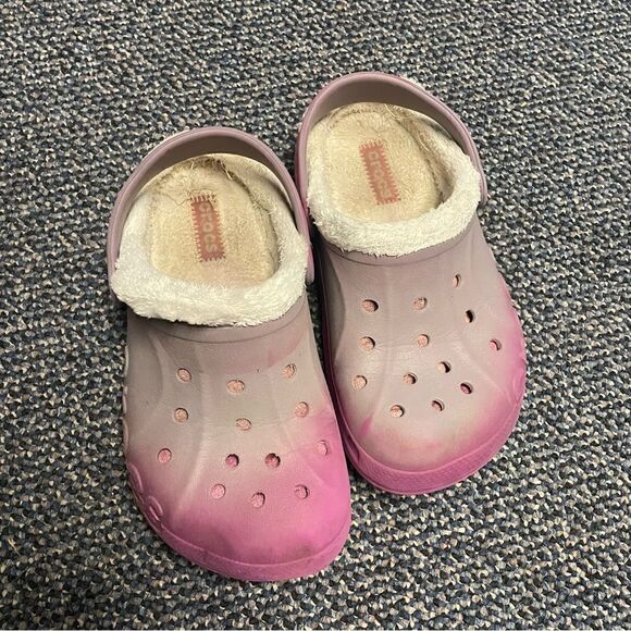 Crocs Pink/Purple Fur Lined Kids Size 1/3 - Picture 2 of 5